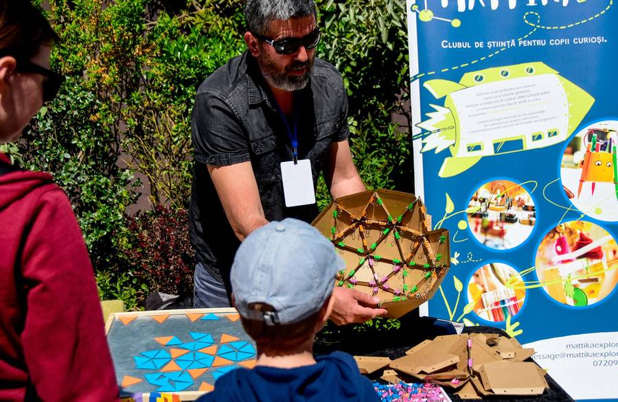Geodesic dome model at the Mattika science club stand