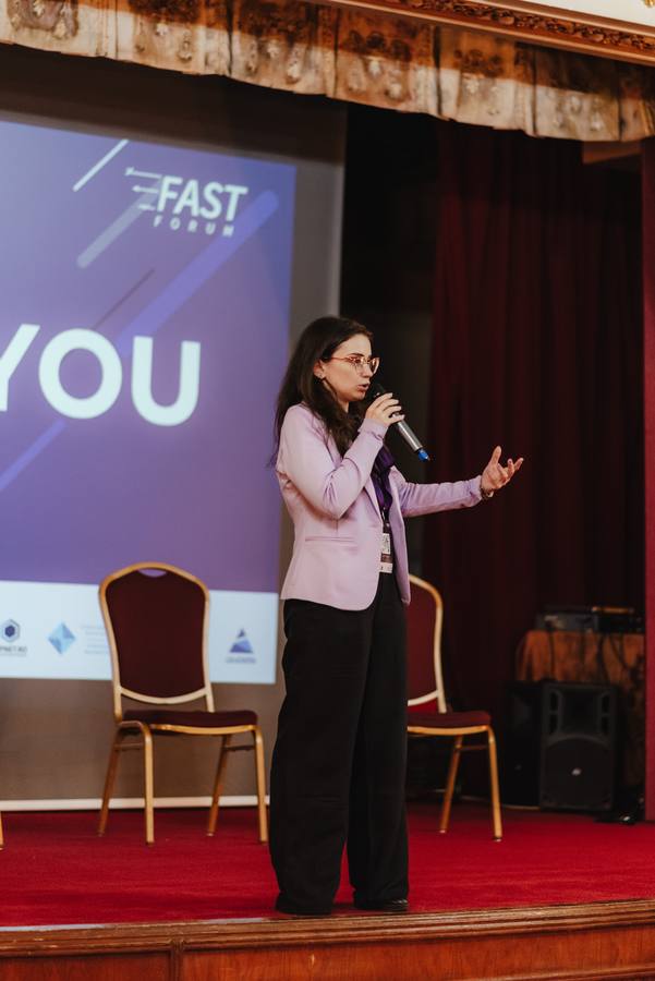 Speaker addressing the audience on the Forum Stage